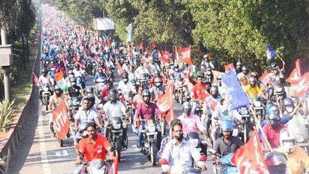ভাইজাগ স্টিল প্ল্যান্টের বেসরকারিকরণের প্রতিবাদে উত্তাল বিশাখাপত্তনম, শহর জুড়ে বিশাল বাইক মিছিল