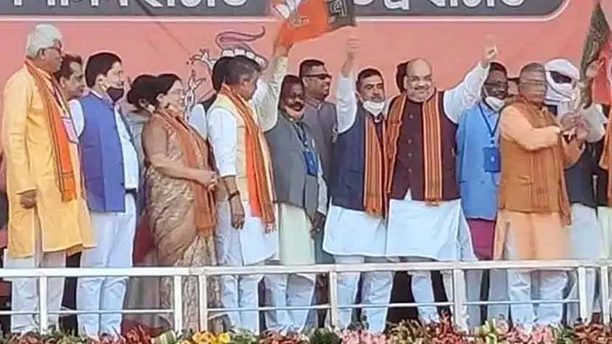 গণ দলবদলে ক্ষোভ বাড়ছে পুরোনো কর্মীদের, আপাতত দলে যোগদানে রাশ টানার পথে রাজ্য বিজেপি