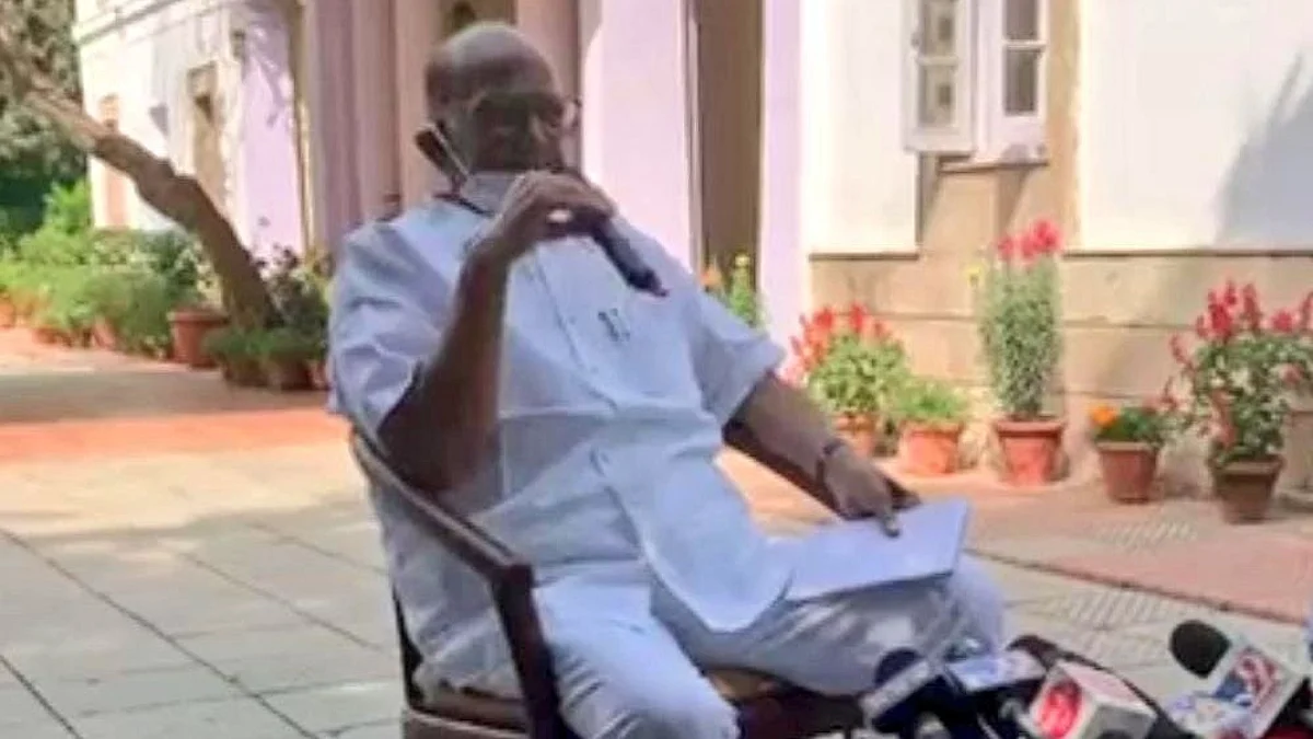 বদলির পর পরম বীর সিং এসব বলছেন কেন? মহারাষ্ট্র কান্ডে প্রশ্ন শরদ পাওয়ারের