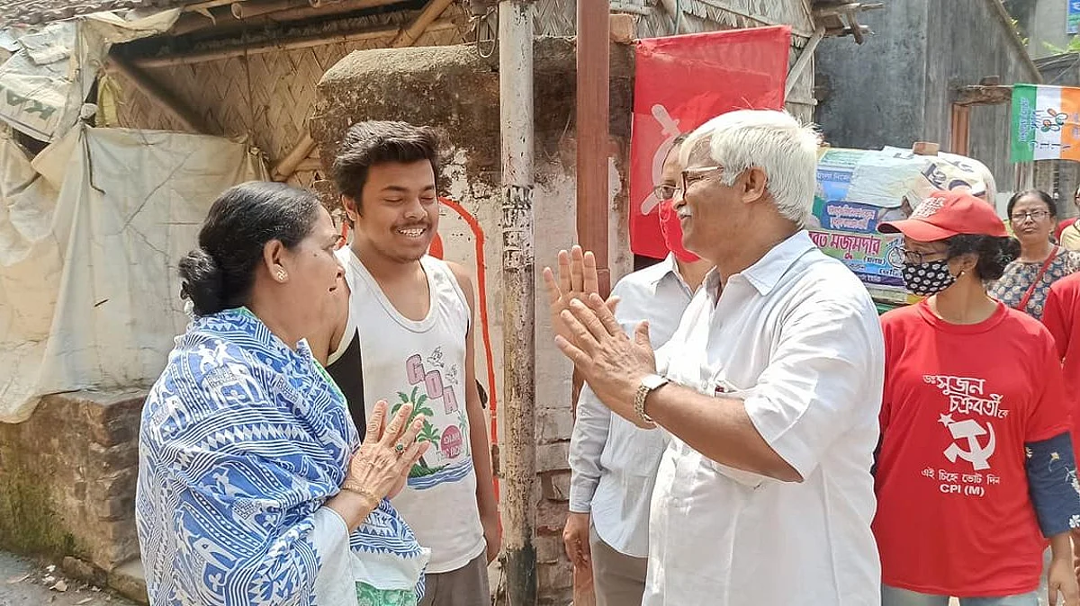 WB Election 21: পরিসংখ্যান নয়, জনসংযোগেই ভরসা রাখছেন সুজন চক্রবর্তী