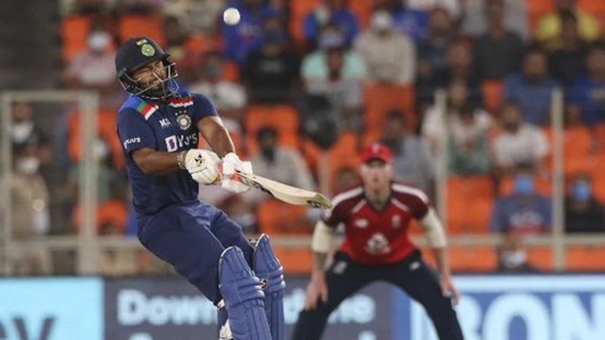 T-20: ইংল্যান্ডের দাপুটে বোলিংএর সামনে ১২৪ রানে গুটিয়ে গেল ভারতের ইনিংস