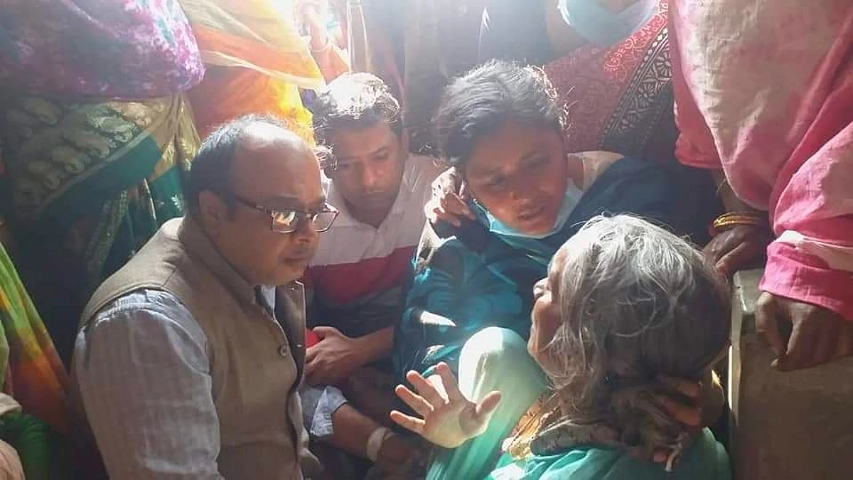 WB Election 21: “মেয়েটা জিতলেই আমার ছেলেটা শান্তি পাবে”- মীনাক্ষীর উদ্দেশ্যে নিহত মইদুলের মা