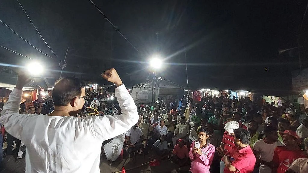 জনাইরোড স্টেশন চত্তরে সভা