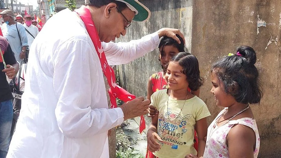 প্রচার চলাকালীন খুদেদের সাথে খুনসুটি