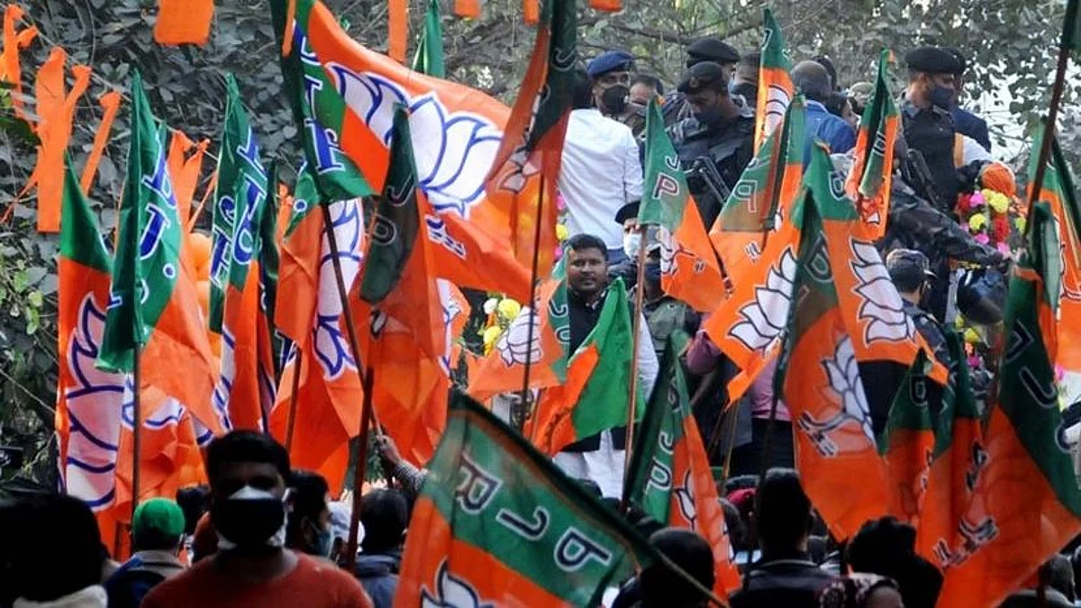 WB Election 21: চরিত্র নিয়ে প্রশ্ন, খন্ডঘোষে বিজেপি প্রার্থী বদলের দাবিতে পথ অবরোধ