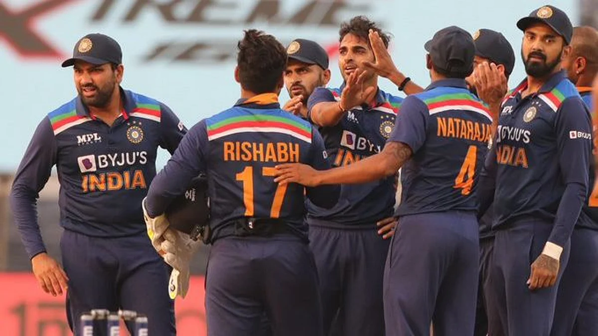 ODI: ভারতের ৩২৯ রানের জবাবে ৬ ওভারে ২ উইকেট হারিয়ে ইংল্যান্ডের সংগ্রহ ৪১