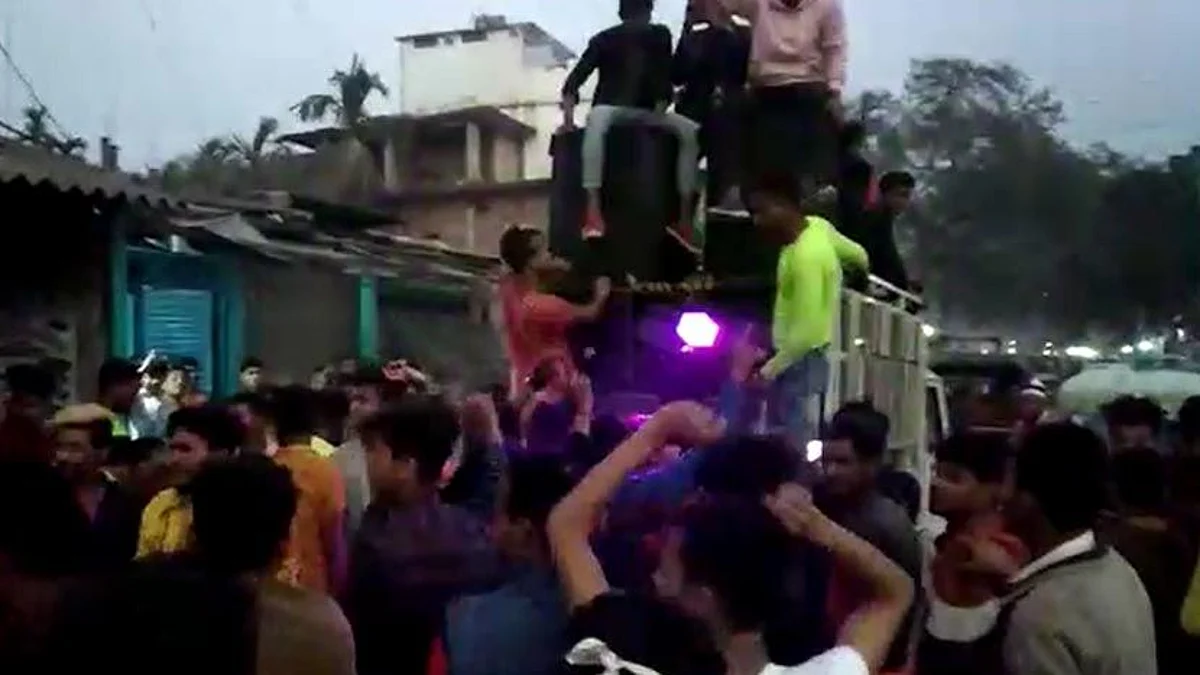 সরকারের দেওয়া ট্যাবের টাকা খরচ অন্য খাতে, স্কুলমুখো হচ্ছে না পড়ুয়ারা