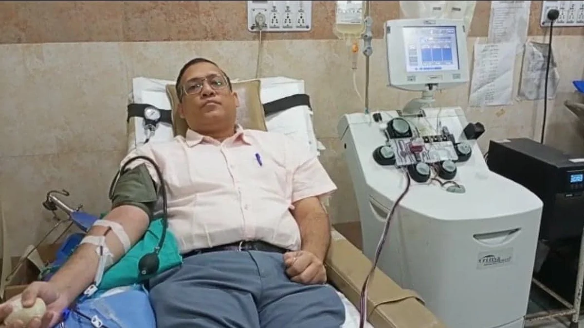 করোনা যুদ্ধে সপ্তম বার প্লাজমা দান, অনন্য দৃষ্টান্ত ডাঃ ফুয়াদ হালিমের