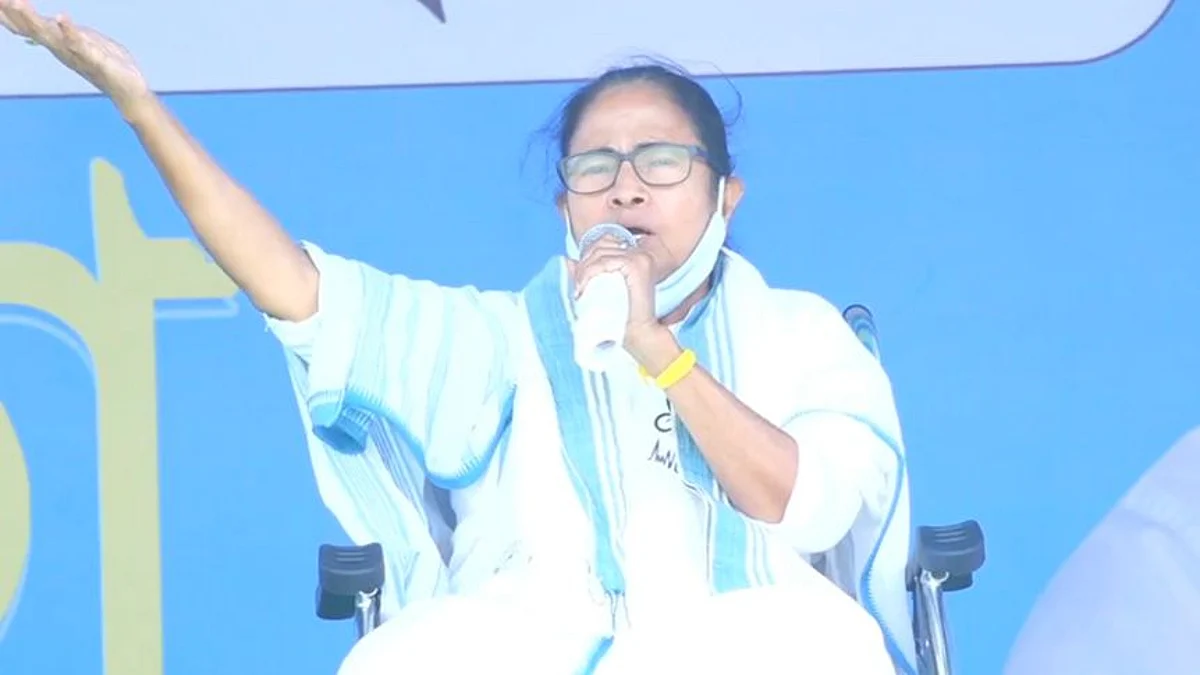 “ভিক্ষে নয়, চাইছি ঋণ, তৃণমূলকে ভোট দিন” - উত্তর দিনাজপুরে ভোট প্রচারে মমতা ব্যানার্জি