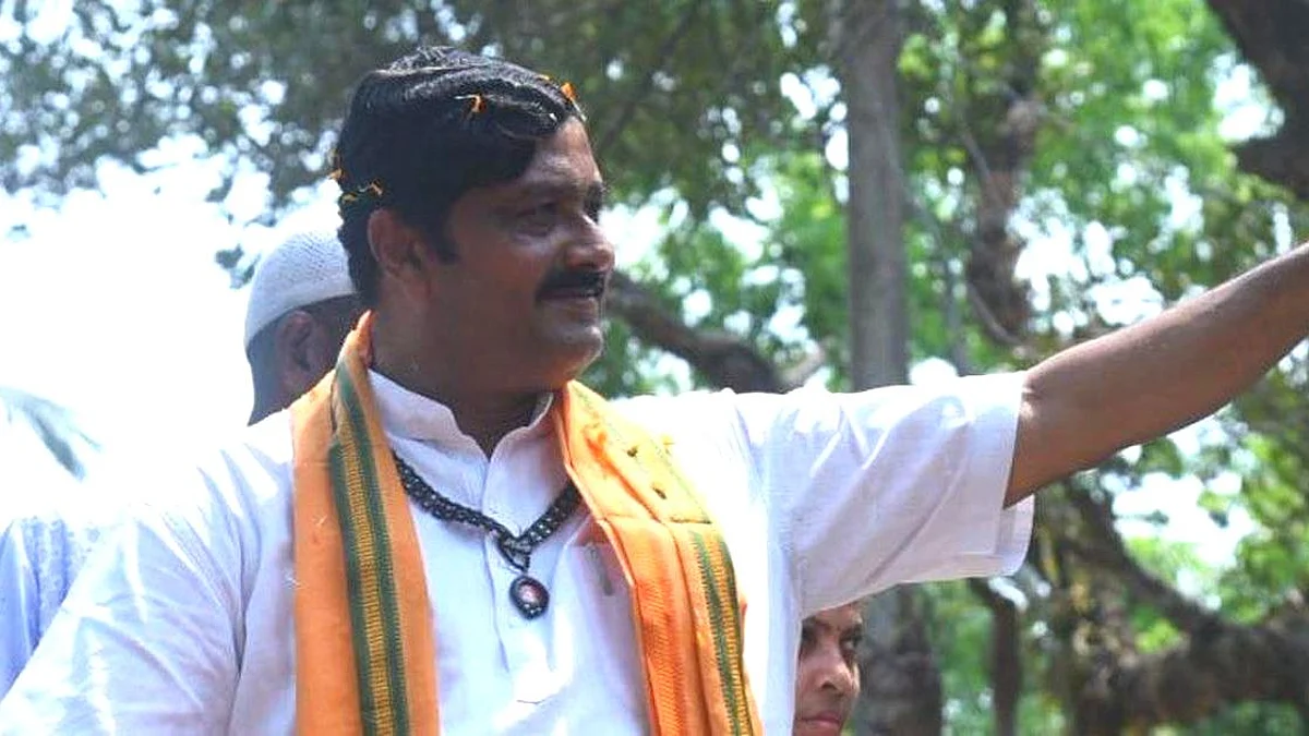 WB Election 21: কমিশনের নিষেধাজ্ঞা উড়িয়ে নিজের ভোট প্রচারে দর্শকাসনে উপস্থিত রাহুল সিনহা