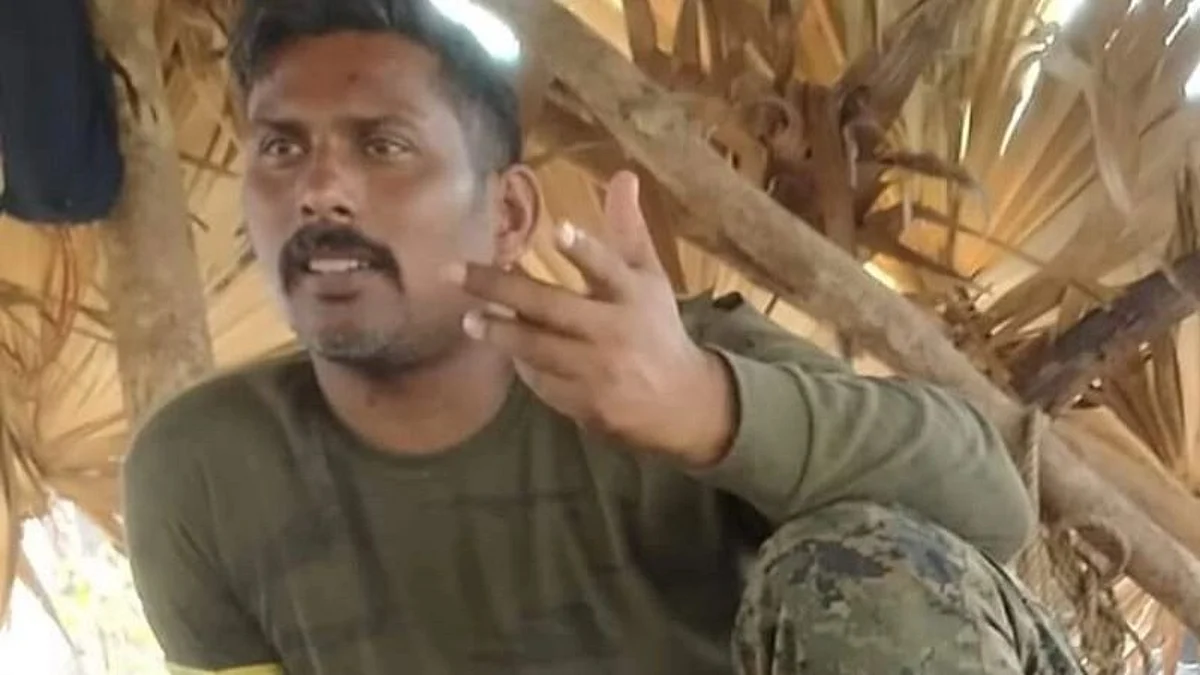 নিখোঁজ জওয়ান তাদের হেফাজতে রয়েছে, ছবি প্রকাশ করে জানাল মাওবাদীরা