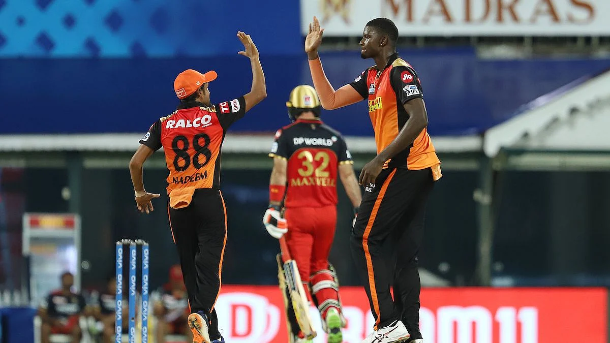 IPL: সানরাইজার্সের দাপুটে বোলিংএর সামনে ফিকে রয়েল চ্যালেঞ্জার্স ব্যাঙ্গালোর