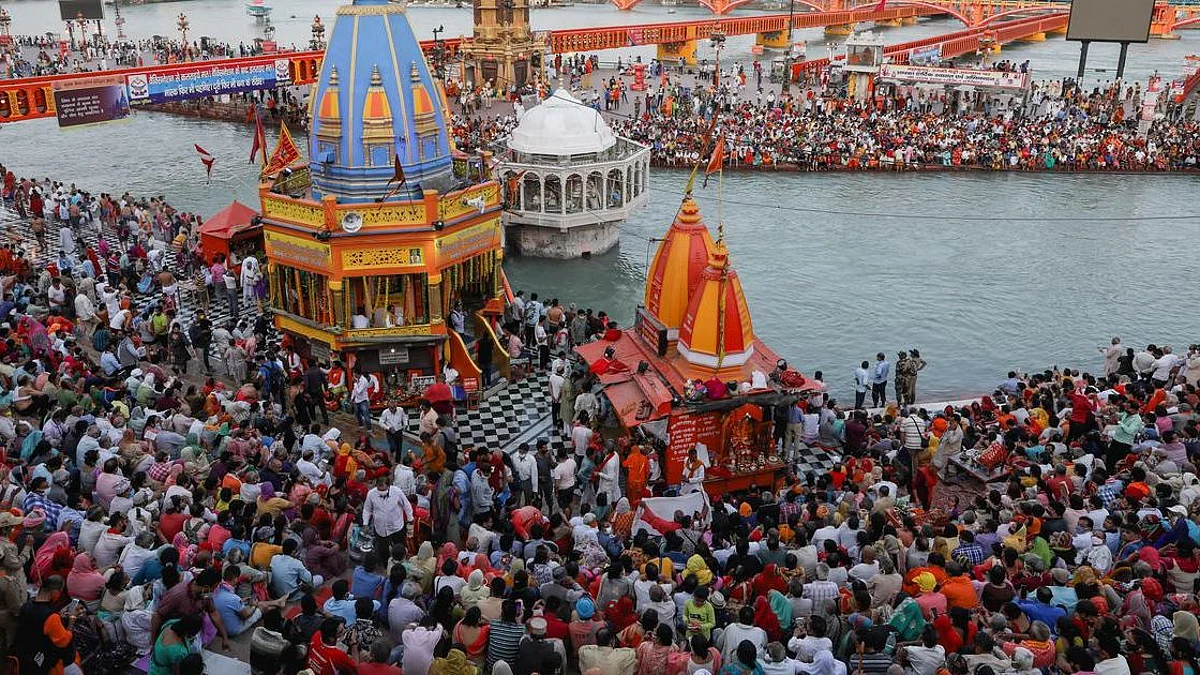 কুম্ভ মেলা শেষ করা নিয়ে আখড়ায় আখড়ায় বিবাদ - নিরঞ্জনি আখড়াকে ক্ষমা চাইতে হবে দাবি আখড়া পরিষদের