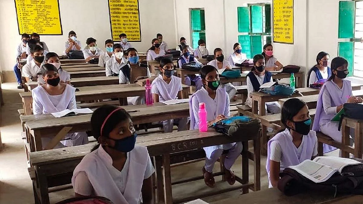 চূড়ান্ত সময়সীমার পরও অপ্রকাশিত আপার প্রাইমারির তালিকা, পর্ষদকে রক্ত দিয়ে চিঠি চাকরিপ্রার্থীদের
