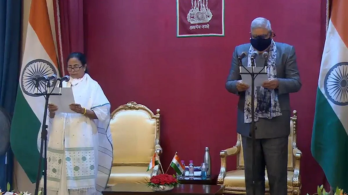 তৃতীয়বারের জন্য মুখ্যমন্ত্রী হিসেবে শপথ নিলেন মমতা বন্দ্যোপাধ্যায়