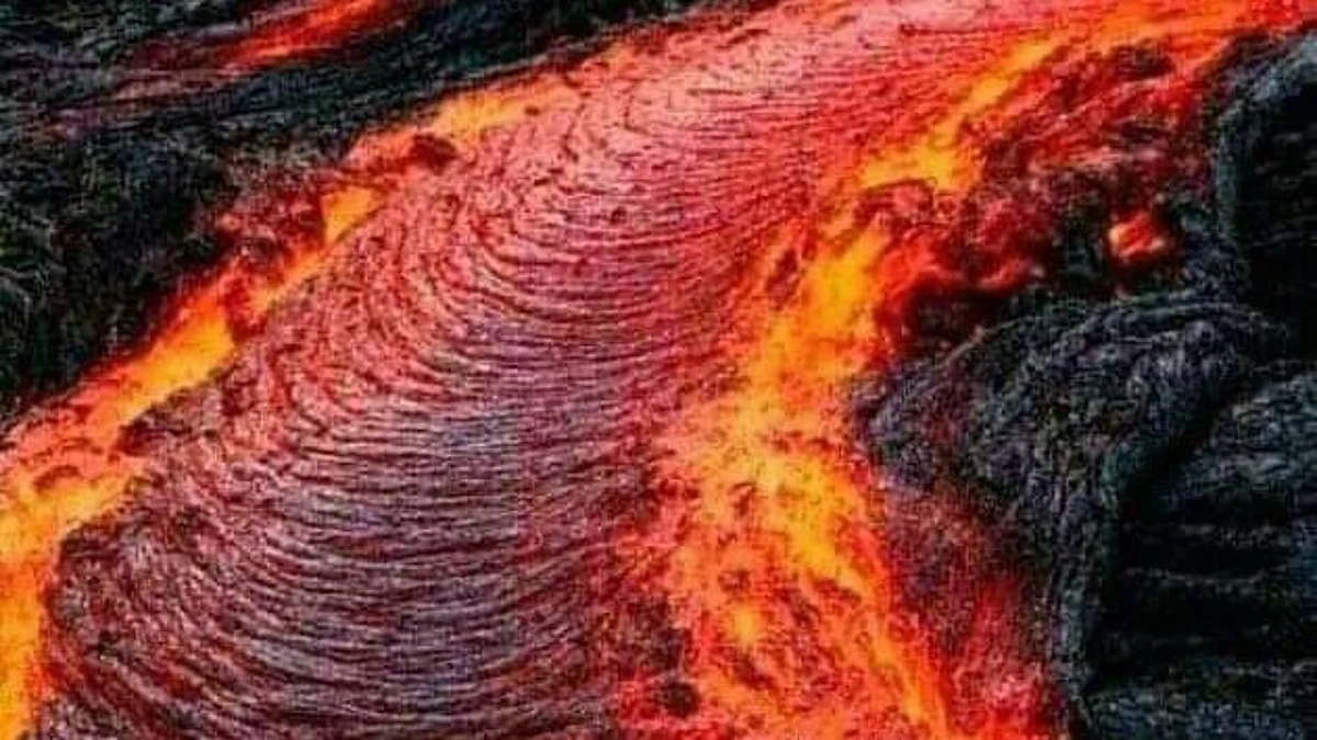 Mount Nyiragongo: লাভা উদগিরণ শুরু, গোমা শহরের বাসিন্দাদের এলাকা ছাড়ার নির্দেশ কঙ্গো প্রশাসনের