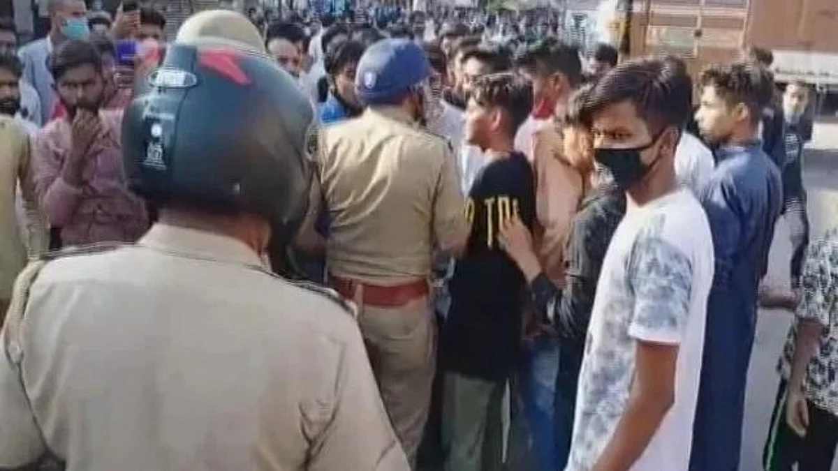 Uttar Pradesh: কার্ফু ভাঙায় থানায় নিয়ে গিয়ে বেধড়ক মার পুলিশের, মৃত্যু কিশোরের