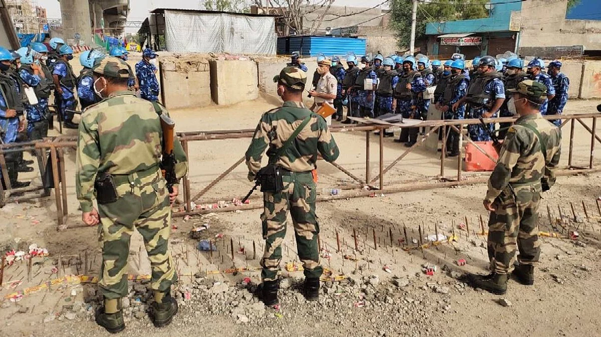 ৫০ হাজার কৃষকের দিল্লিতে ঢোকার পরিকল্পনা - বহুস্তরীয় ব্যারিকেড, অতিরিক্ত পুলিশ মোতায়েন সীমান্তে