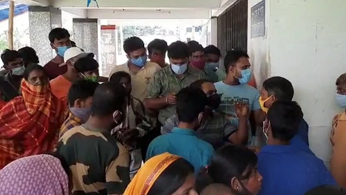 চাহিদা বাড়ছে, জোগান কমছে, কেন্দ্র পর্যাপ্ত ভ্যাকসিন পাঠাচ্ছে না - অভিযোগ রাজ্যের