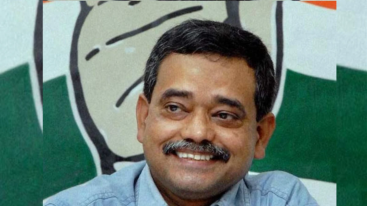 ভুয়ো ভ্যাকসিন কান্ডে মুখ্যমন্ত্রীর পাশে প্রণবপুত্র অভিজিৎ
