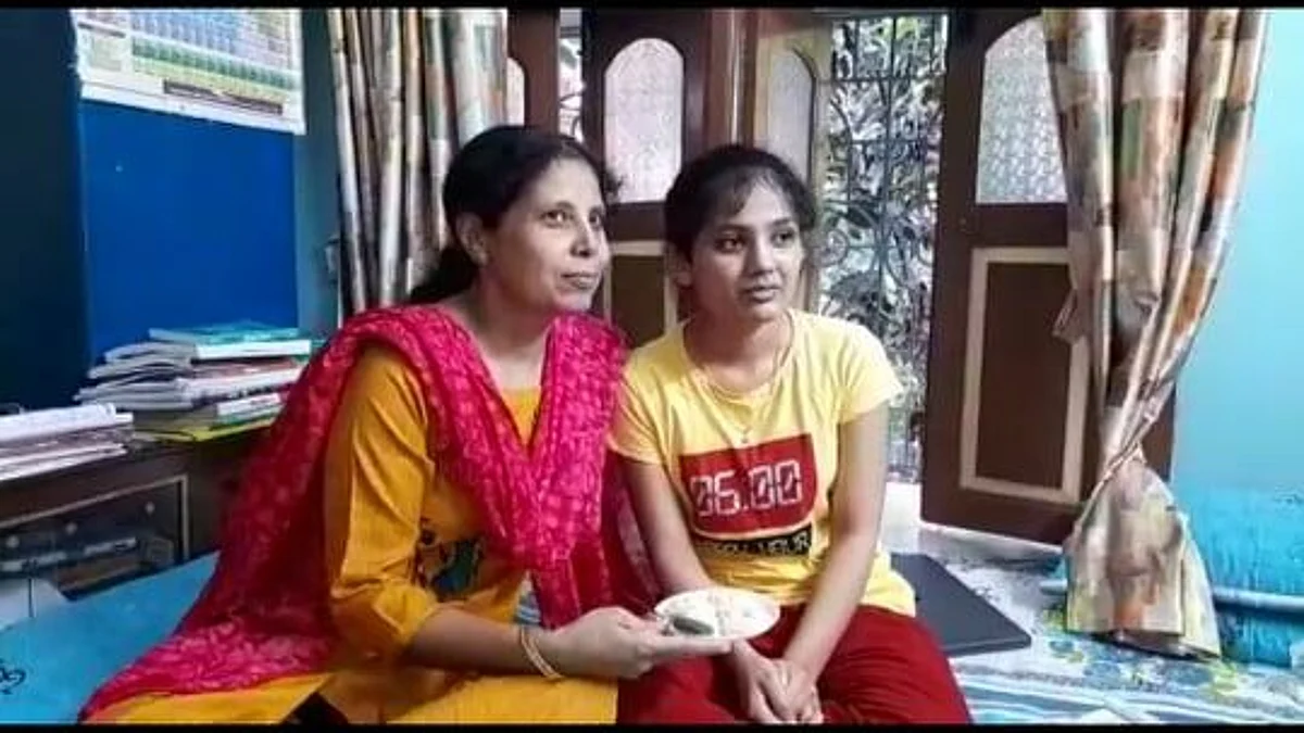 ৫০০-য় ৪৯৯, উচ্চমাধ্যমিকে সর্বোচ্চ নম্বর পাওয়া রুমানা সুলতানা ২০১৯-এ মাধ্যমিকে পঞ্চম হয়েছিলেন