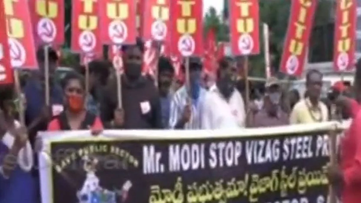 Vizag Steel Plant: বেসরকারিকরণের বিরোধিতায় আন্দোলন ১৫০ দিনে, শহর জুড়ে মিছিল