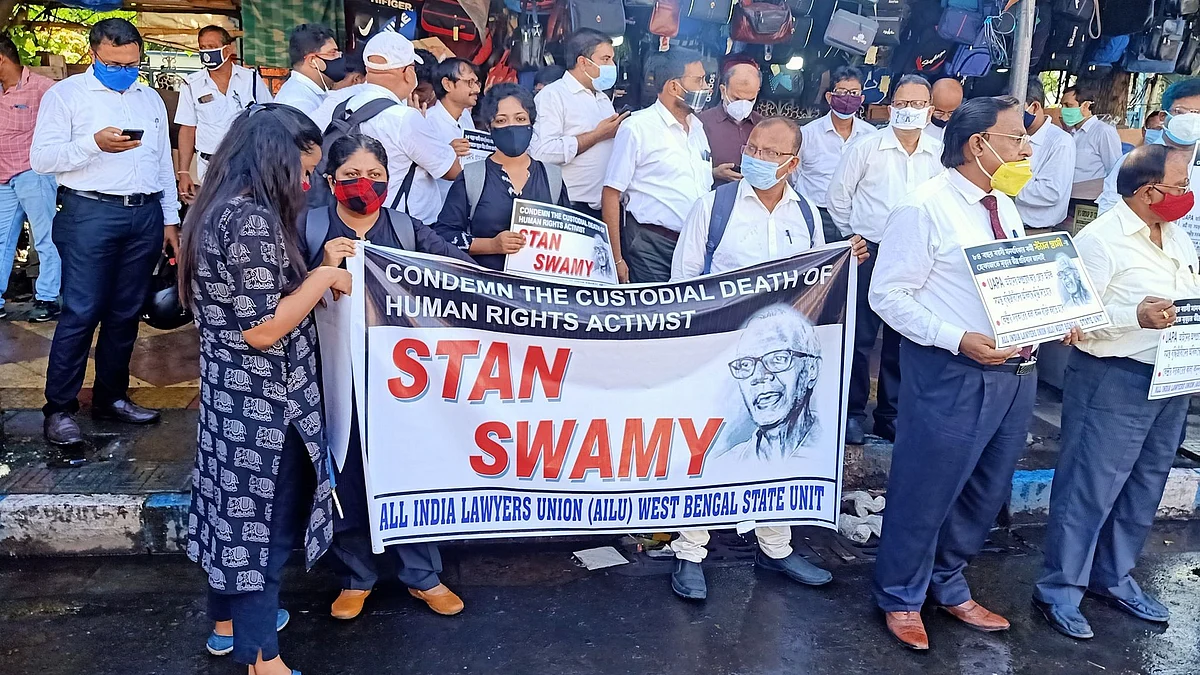 সমাজকর্মী স্ট্যান স্বামীর মৃত্যুর বিচারবিভাগীয় তদন্তের দাবি জানালেন আইনজীবীরা
