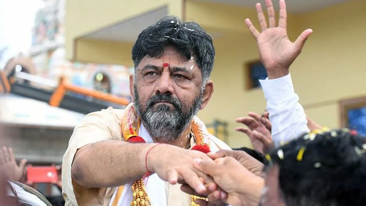 প্রকাশ্যে দলীয় কর্মীকে সপাটে চড় মারলেন কর্ণাটকের প্রদেশ কংগ্রেস সভাপতি, ভিডিও ভাইরাল