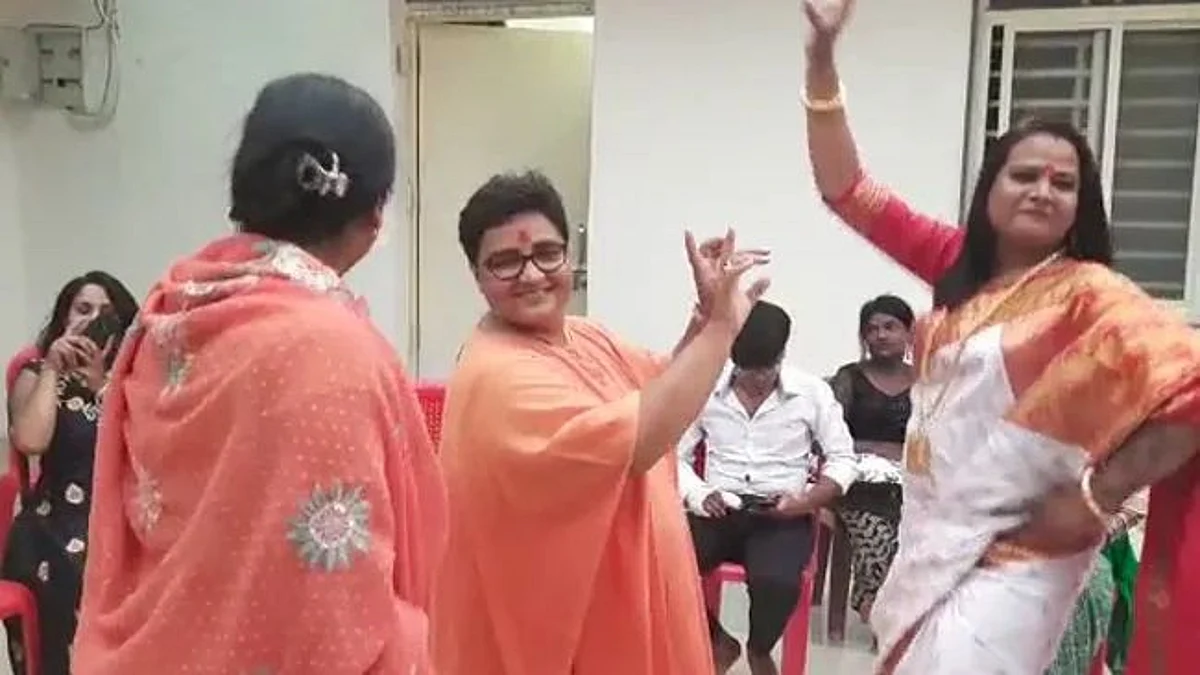 বাস্কেটবল খেলার পর বিয়ে বাড়িতে জমিয়ে নাচ প্রজ্ঞা ঠাকুরের, ভিডিও ভাইরাল হতেই কটাক্ষ কংগ্রেসের