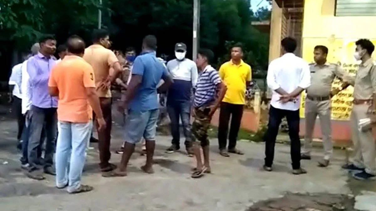 হাড়োয়ায় মুখ্যমন্ত্রীর ভার্চুয়াল বক্তৃতা শোনাকে কেন্দ্র করে তৃণমূলের গোষ্ঠী সংঘর্ষ, নিহত ২, আহত ৪