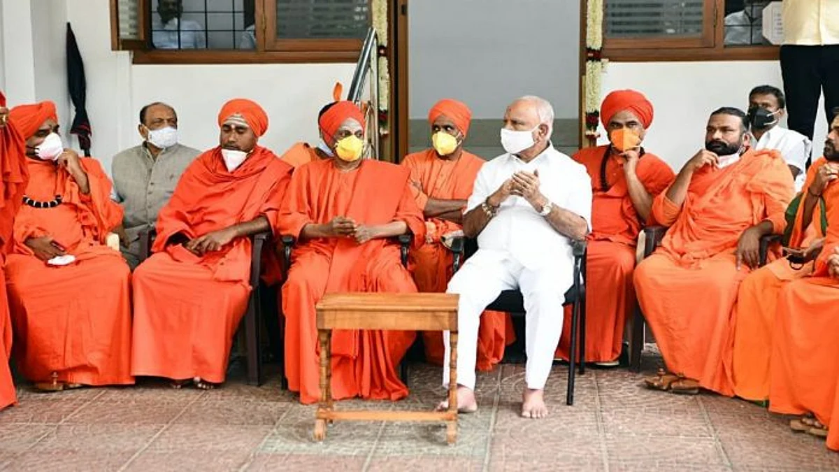 RSS-র ষড়যন্ত্রেই ইয়েদুরাপ্পাকে মুখ্যমন্ত্রীর পদ থেকে সরানোর পরিকল্পনা চলছে, মত লিঙ্গায়েত ধর্মগুরুর