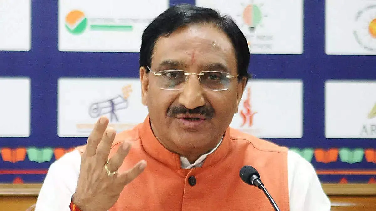 Cabinet Reshuffle: সম্প্রসারণের আগে মন্ত্রীসভা থেকে তিন মন্ত্রীর ইস্তফা