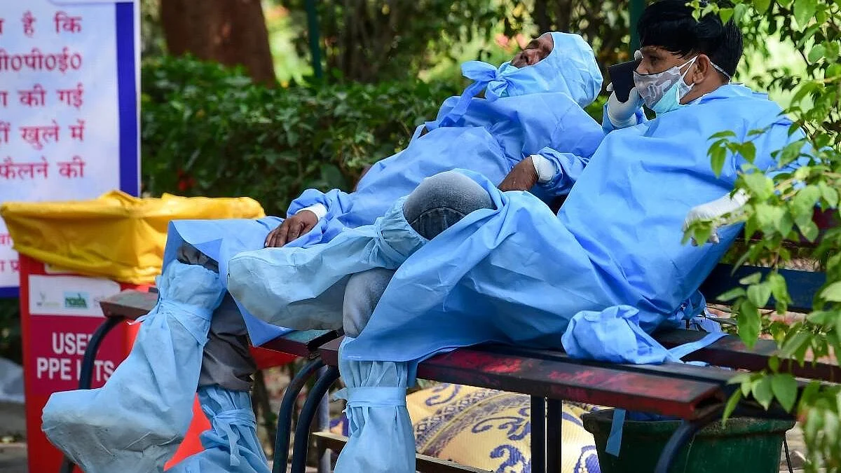 COVID-19: শেষ ২৪ ঘন্টায় টিকাকরণ কমে মাত্র ১২ লাখ, দেশে অ্যাক্টিভ কেস এখনও সাড়ে ৪ লাখের বেশি