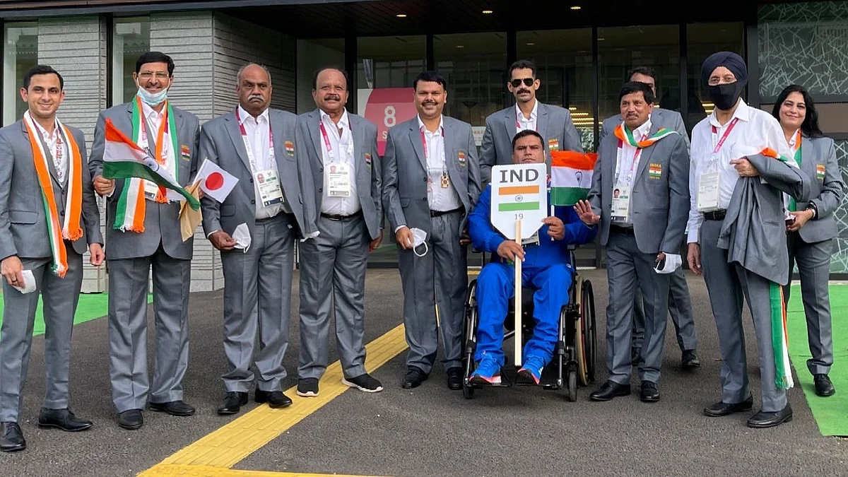 Paralympics: টোকিওতে পর্দা উঠলো প্যারালিম্পিক্সের, ফ্ল্যাগ মার্চে ভারতের পতাকা নিলেন টেক চাঁদ
