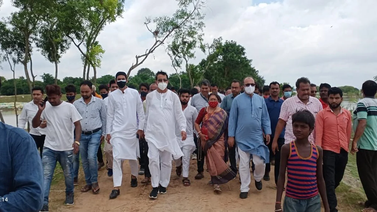Malda: ভাঙ্গন পরিস্থিতি পরিদর্শনে বাম প্রতিনিধি দল, সঙ্গে নওশাদ সিদ্দিকী, অনুপস্থিত কংগ্রেস