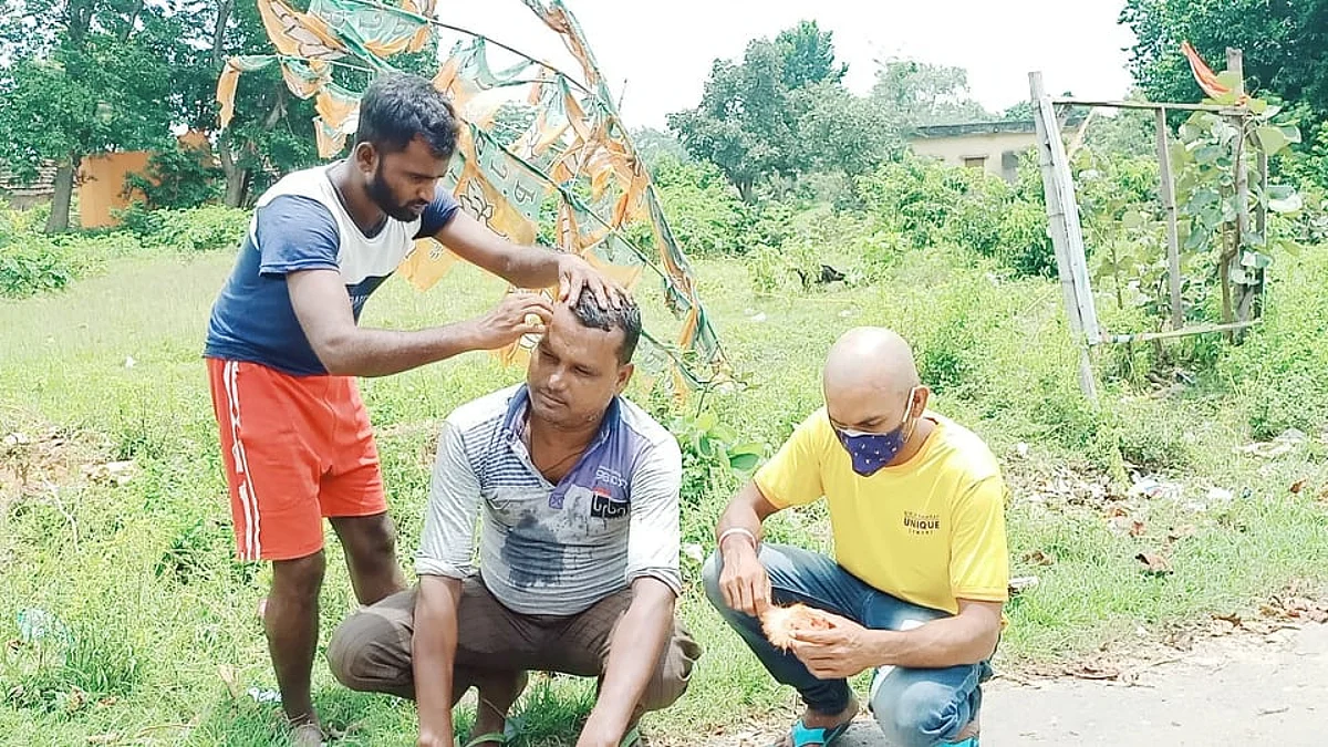 ইস্তফা দেওয়ার সিদ্ধান্ত নিতেই বাবুল সুপ্রিয়র দত্তক নেওয়া গ্রামে ন্যাড়া হওয়ার হিড়িক