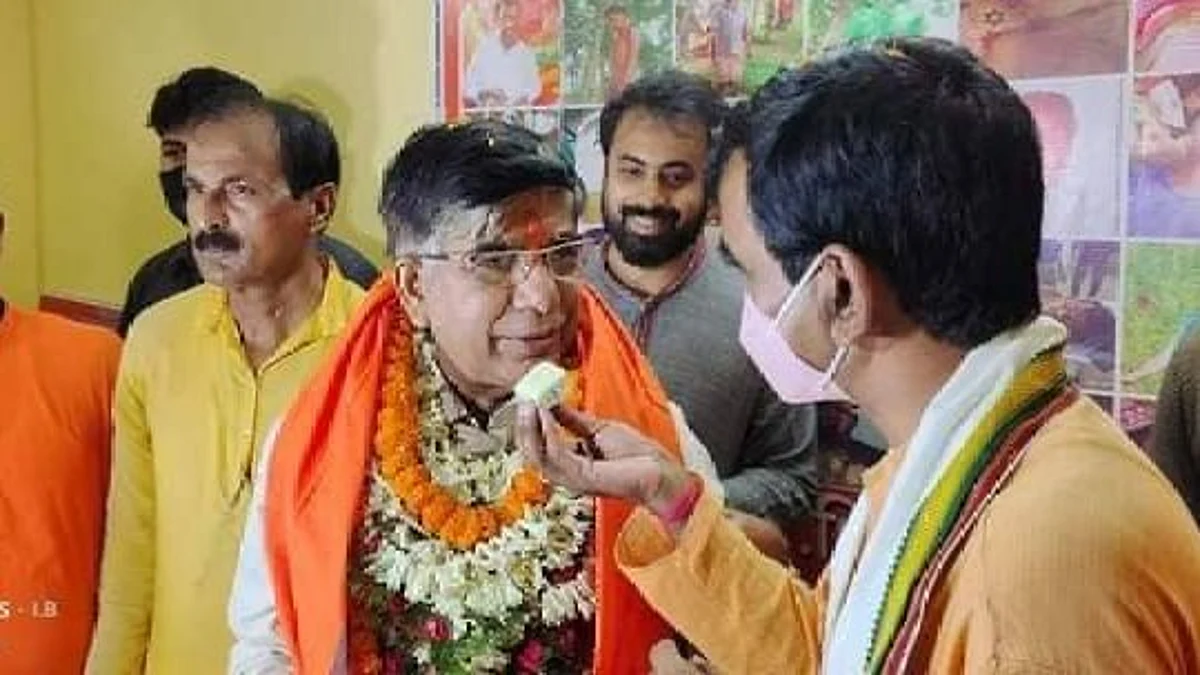 রবীন্দ্রনাথের সম্মান আরো বাড়াতে একথা বলেছি: কবিগুরুর গায়ের রং মন্তব্যে অনড় কেন্দ্রীয় মন্ত্রী