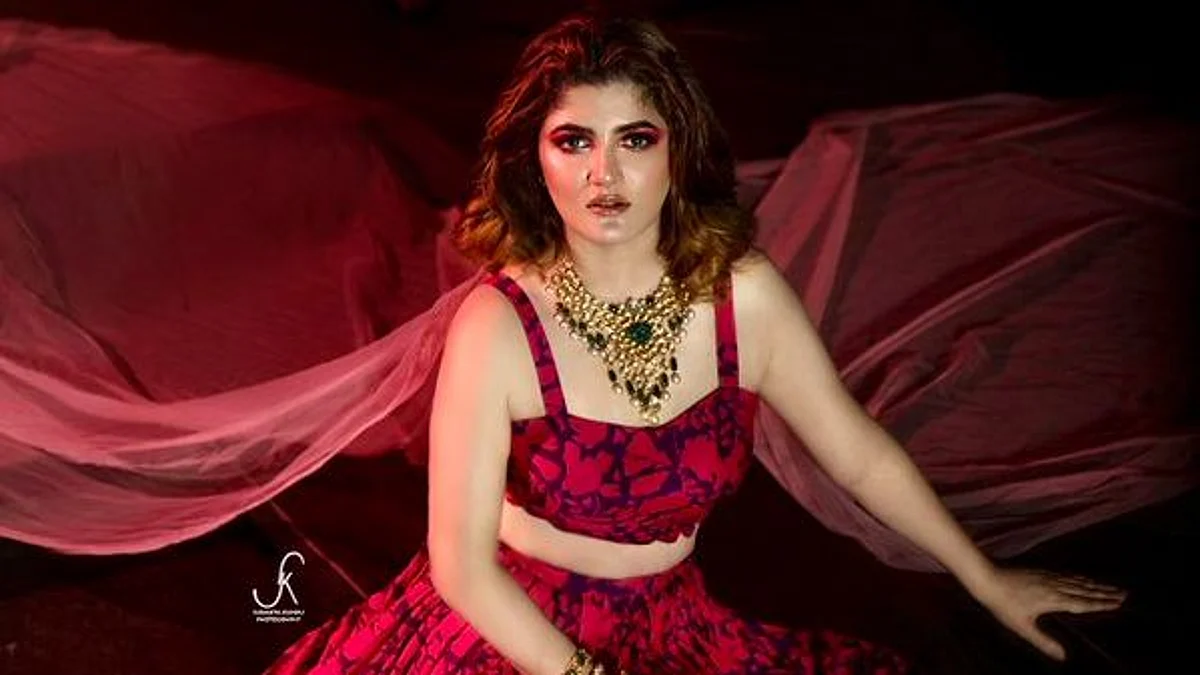 সত্যিকারের প্রেমে বয়স এক সংখ্যা মাত্র - শ্রাবন্তী চ্যাটার্জি