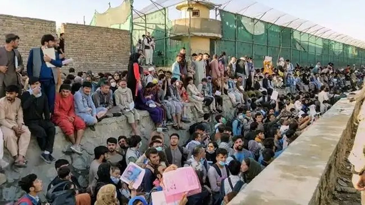 Kabul: বিমানবন্দরের বাইরে আত্মঘাতী বিস্ফোরণ, শিশু সহ নিহত কমপক্ষে ১৩, আহত বহু