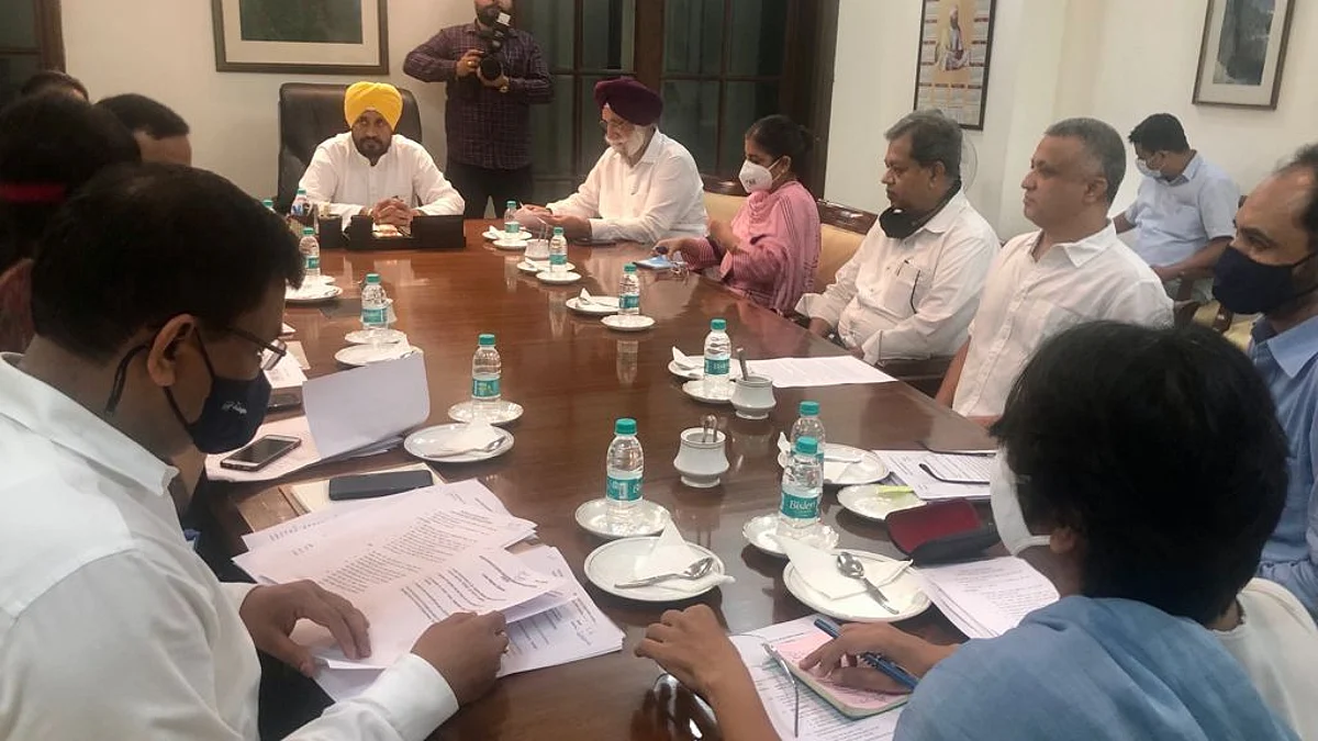 Punjab: মন্ত্রিসভার প্রথম বৈঠকে গরিব মানুষের জন্য একাধিক ঘোষণা মুখ্যমন্ত্রী চরণজিৎ চন্নীর