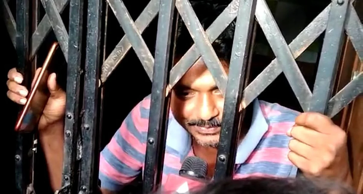 ওয়ারেন্ট ছাড়াই মধ্যরাতে বাড়িতে পুলিশ, হাইকোর্টে শিক্ষক ঐক্য মুক্ত মঞ্চের সম্পাদক মইদুল ইসলাম