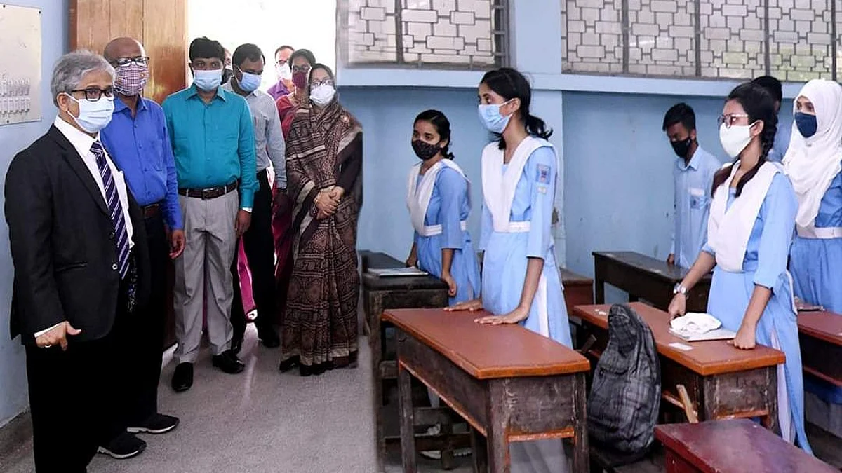 Bangladesh: দীর্ঘ দেড় বছর পর ফের চালু শিক্ষাপ্রতিষ্ঠান: প্রথম দিনেই উপস্থিতি ৮০ শতাংশ