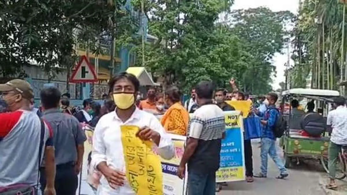 ৭ বছরেও মেলেনি চাকরি, শিক্ষা প্রতিমন্ত্রীর বাড়ির সামনে বিক্ষোভ, আটক ১৭ জন চাকরিপ্রার্থী