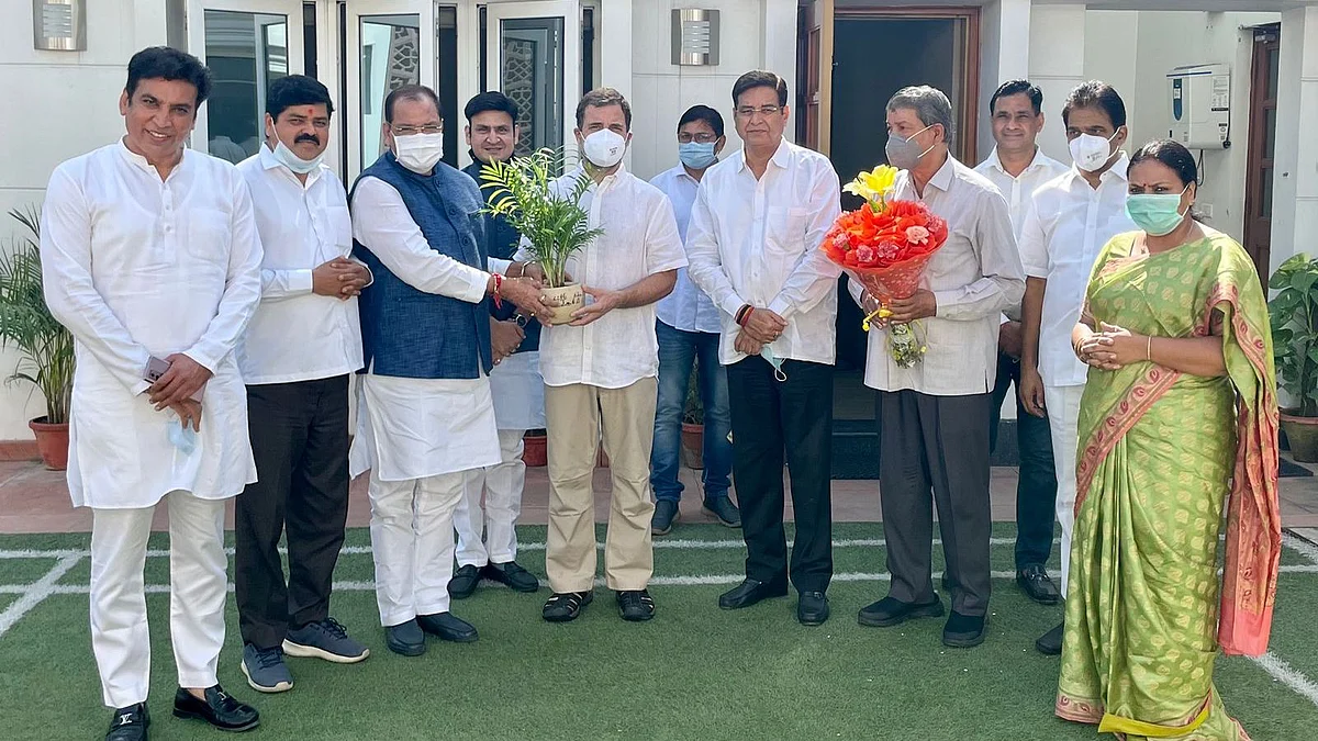 Uttarakhand: রাজ্য বিজেপিতে ভাঙন, মন্ত্রীপদে ইস্তফা দিয়ে কংগ্রেসে যোগ দুই বিজেপি বিধায়কের