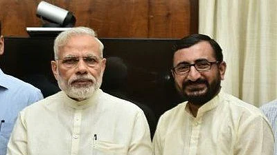 প্রধানমন্ত্রী নরেন্দ্র মোদীর সঙ্গে মণীশ ভানুশালী