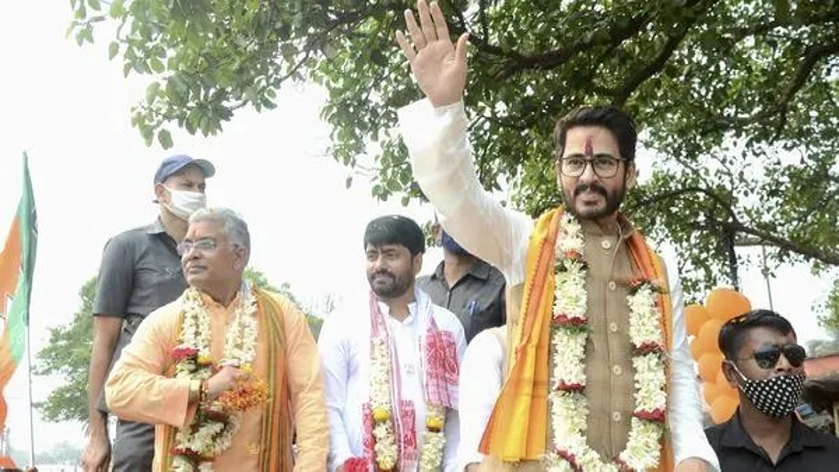 দিলীপ ঘোষের সাথে সম্পর্ক একেবারে তলানিতে! কৃষ্ণ কল্যাণীর পর এবার কি BJP ছাড়ছেন হিরণ?