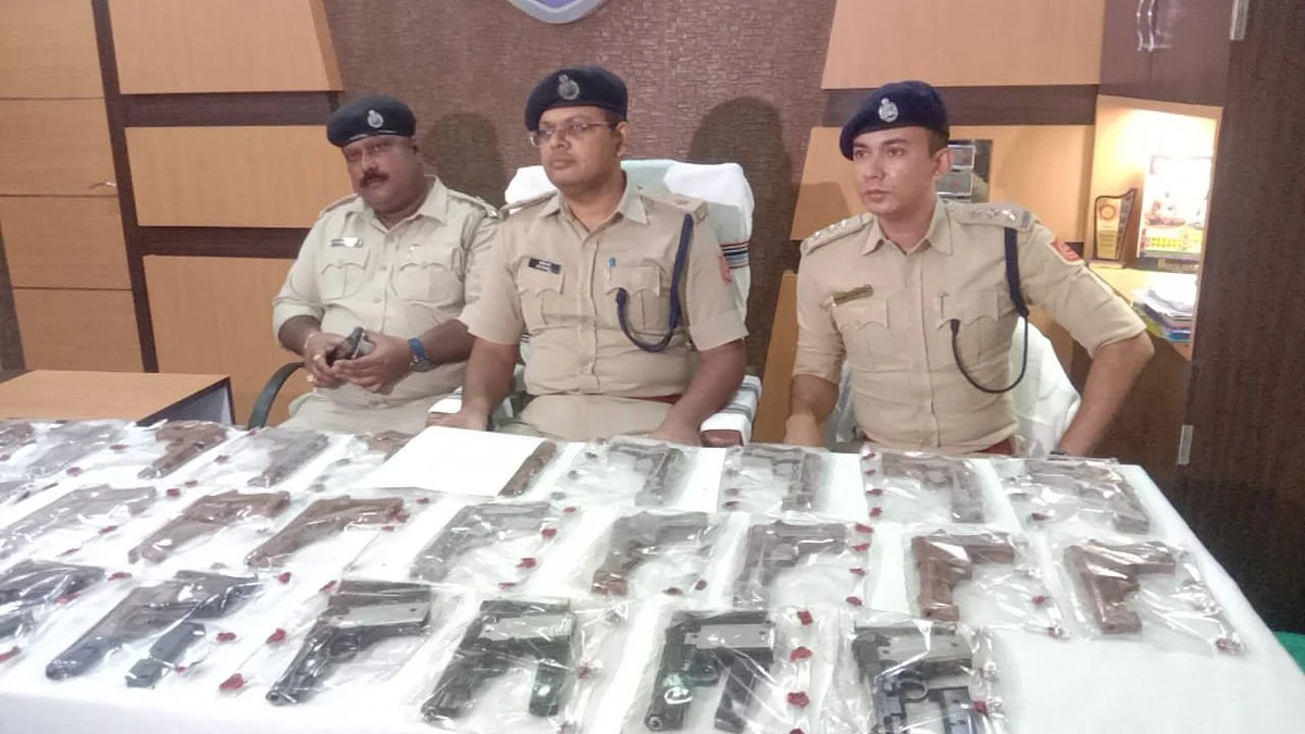 West Bengal: কুলটিতে বেআইনি অস্ত্র কারখানার খোঁজ, উদ্ধার বেশ কিছু অস্ত্র