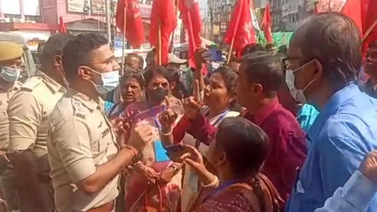 Tripura: পুরভোটে অবাধ সন্ত্রাস, পুলিশি নিষ্ক্রিয়তার প্রতিবাদে বামেদের মিছিল, ঘেরাও