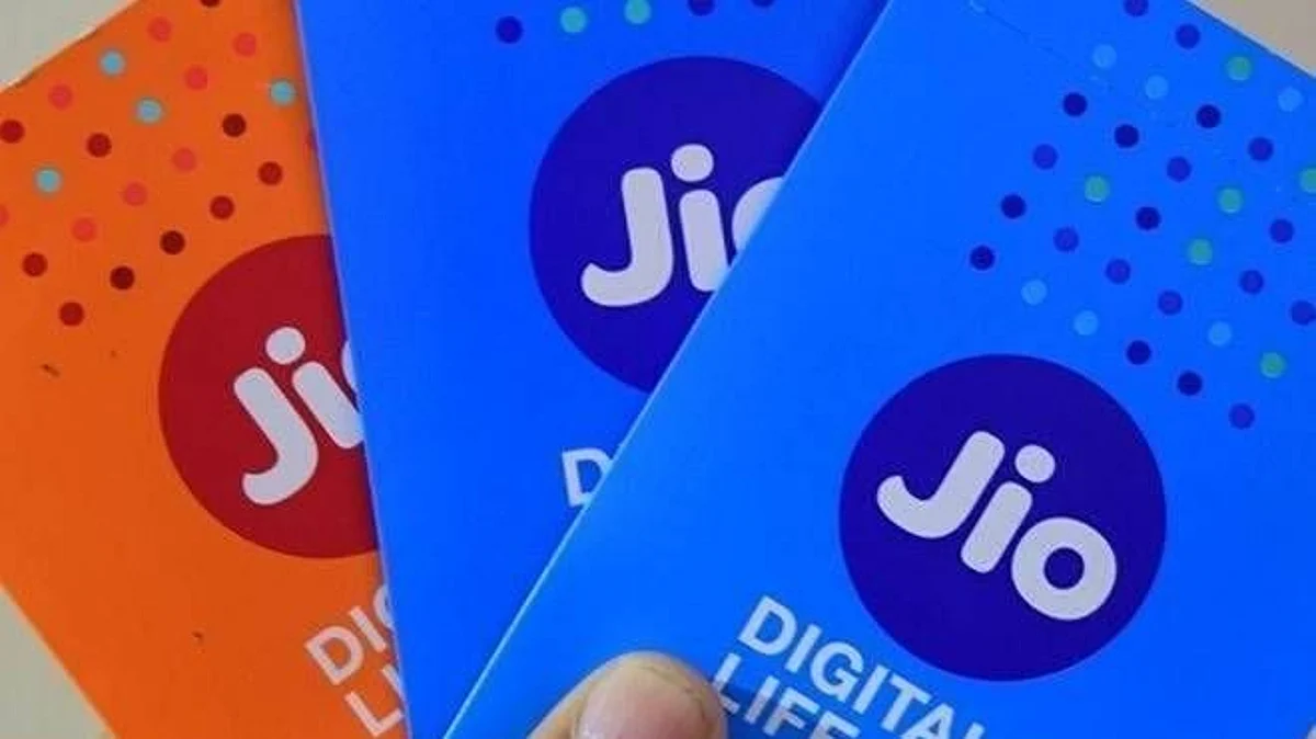 Reliance Jio: এয়ারটেল, ভোডাফোনের পর ১ ডিসেম্বর থেকে প্রিপেড পরিষেবায় প্রায় ২০% খরচ বাড়ছে জিও-তেও