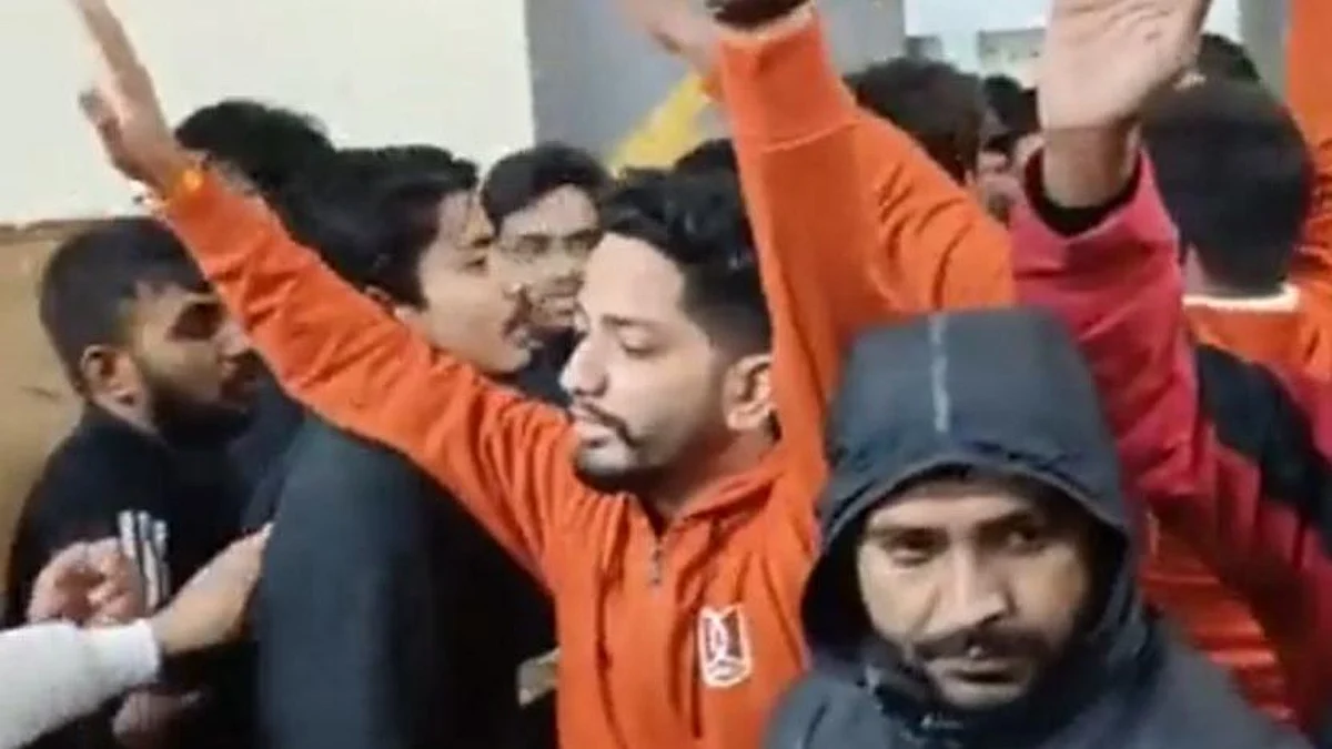 JNU: জেএনইউ ক্যাম্পাসে SFI-AISA-র সঙ্গে ABVP-র সংঘর্ষ, আহত ১২